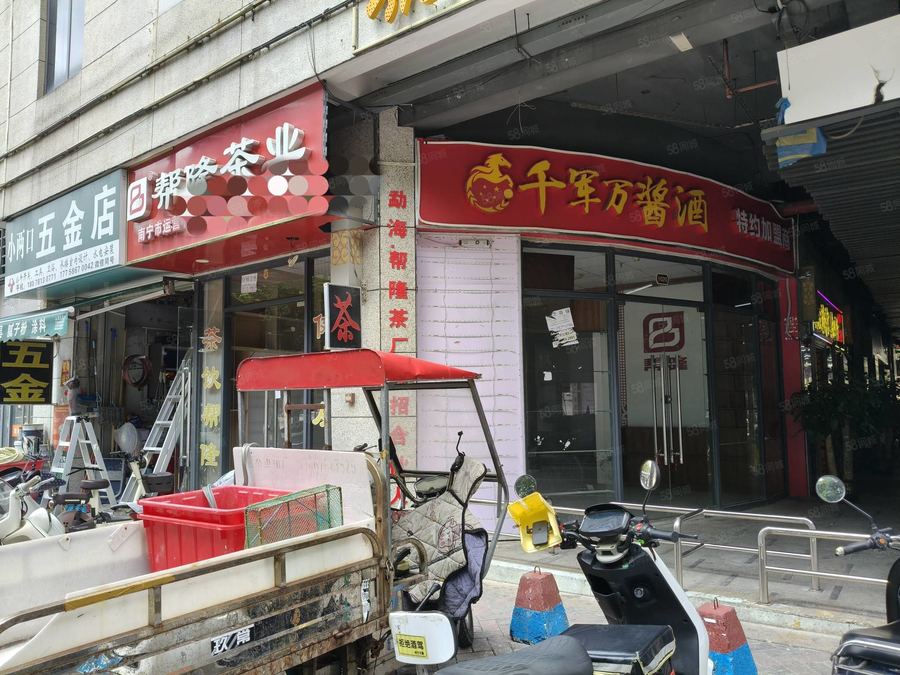 西乡塘区安吉商铺 （48平转角铺出租）万达商圈，人流量大，小区大门必经 实景图