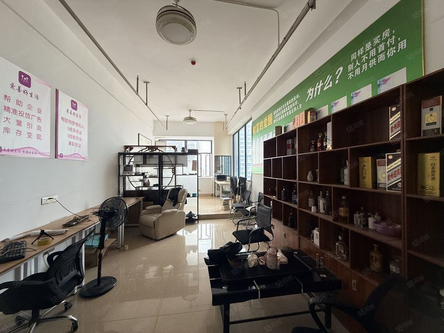 西乡塘区北湖写字楼 低成本!明秀东路带家私精装50平方,地铁口处一手房直租! 实景图