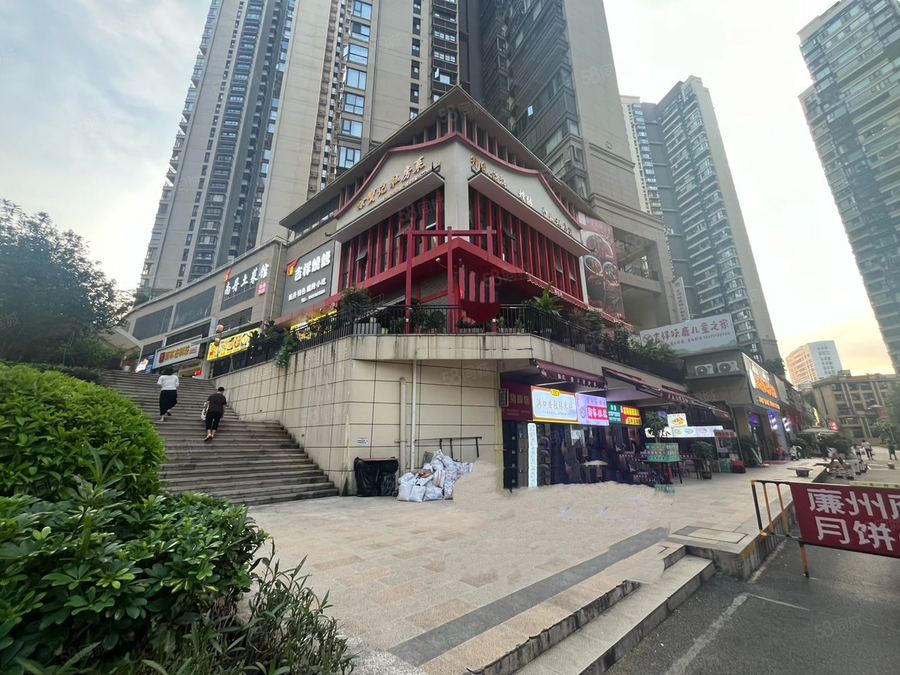 青秀区商铺 凤岭北(吉祥凤景湾)3层商铺,可外摆 有花园 可做轻餐饮 实景图