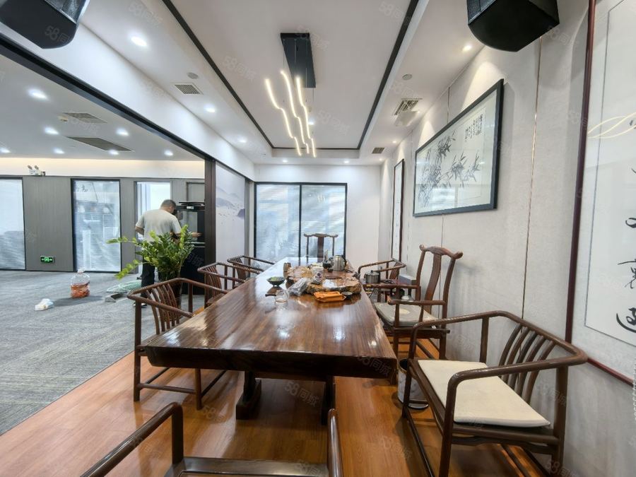 青秀区东盟商务写字楼 东盟商务区！配办公用品出租 龙光世纪A座 精装326平 实景图