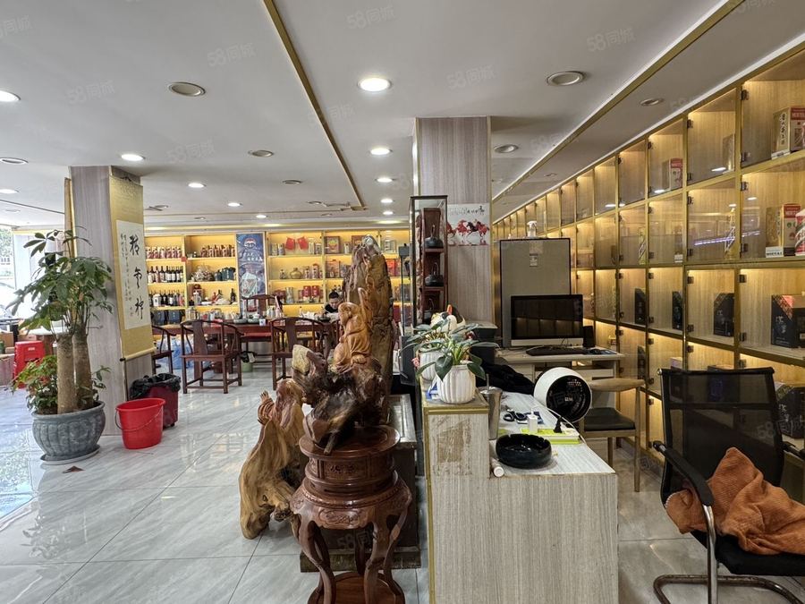 青秀区商铺 10米大招牌!临街一二楼 茶酒庄会所 带家私 有停车场 实景图