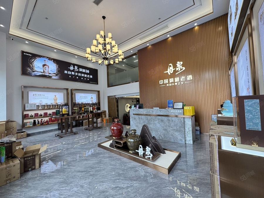 青秀区东盟商务商铺 马上看铺!临街 茶酒庄会所 大餐桌 专业厨房 有停车场 实景图