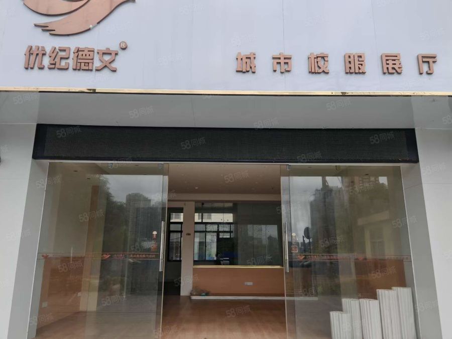 江南区星光大道商铺 江南蓝鲸商圈 100平特价临街商铺 价格可议 无转让费 直租 实景图