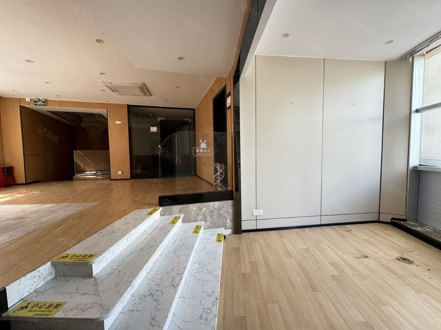青秀区东盟商务商铺 万象城对面 一拖二 中医馆 牙科 美容 培训 办公不限行业 实景图