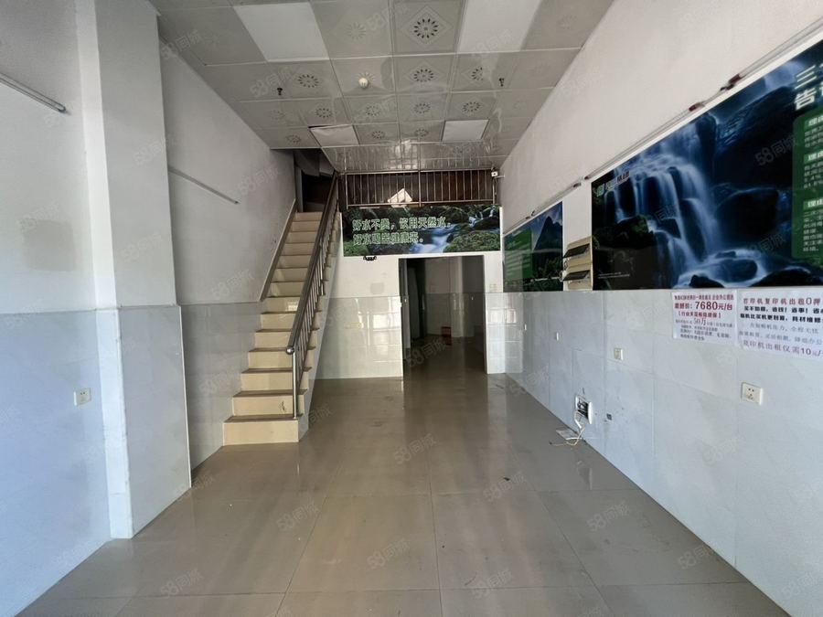 青秀区商铺 吾悦广场旁 临街商铺 招租 业态不限，停车方便 实景图