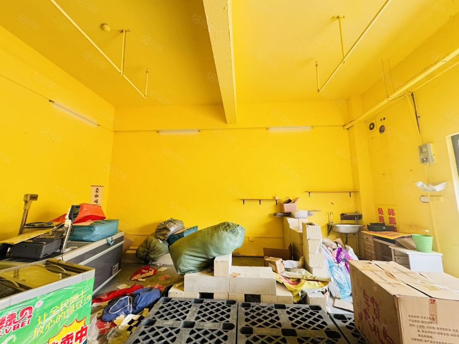 青秀区大沙田商铺 位于东风南苑临街商铺，展示面强位置好 实景图
