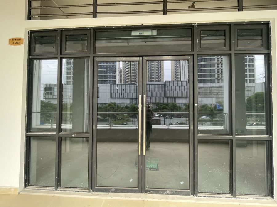 青秀区商铺 开发商新铺出租 临街商圈 不限行业 可做超市办公教育培训等 实景图
