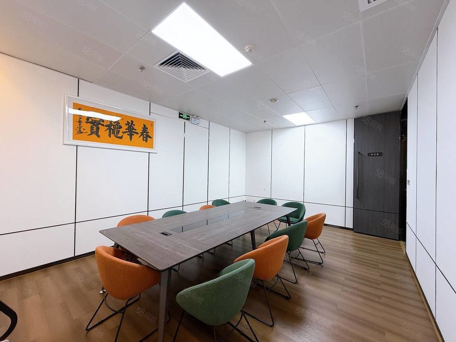 青秀区东盟商务写字楼 地标建筑华润丨公摊20丨电梯口带家具丨精装8隔间丨龙光华丰城 实景图