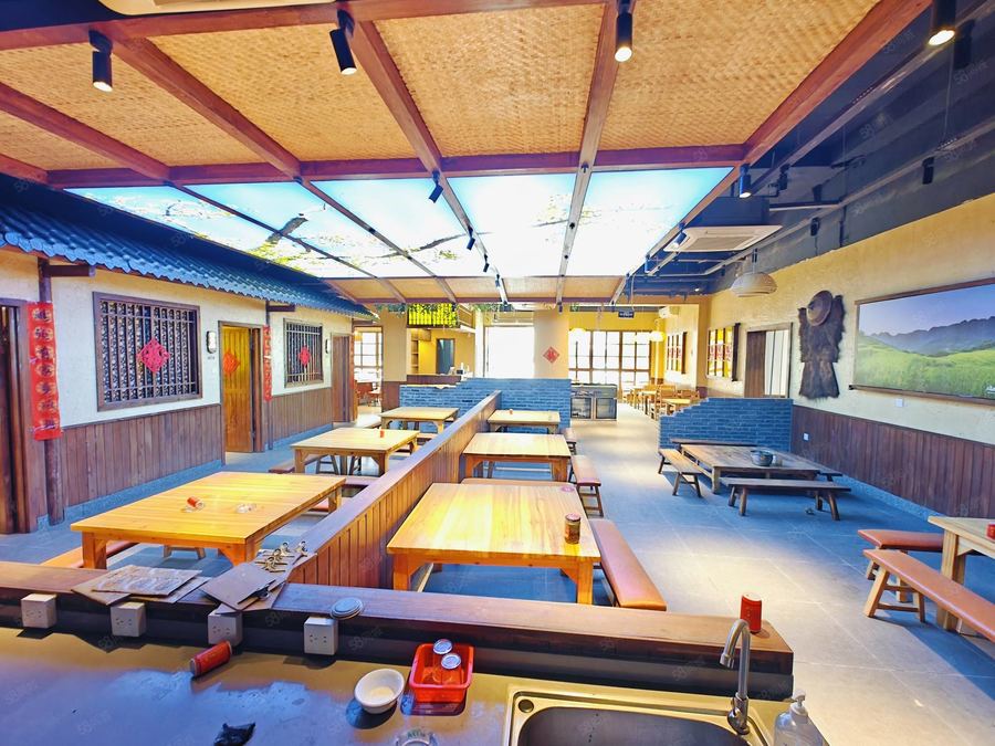 青秀区商铺 园湖路 超大面积餐饮店 完整装修及设备 拎包营业 实景图