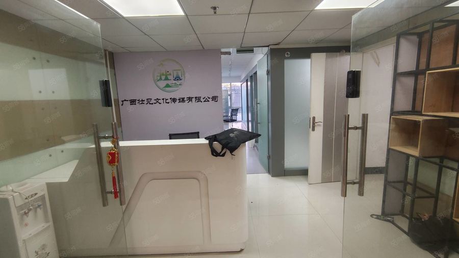 青秀区长湖路写字楼 会展航洋城 地铁口 90平 办公场地 两个隔间 随时可看房 实景图