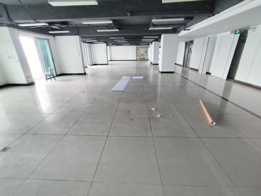 青秀区民族广场写字楼 一线全江景直租 市中心丽原天际文创550平直租15688 实景图