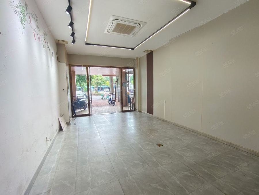 青秀区东盟商务商铺 临街铺面出租,无转让费,2个免费停车位,有空调,适合茶酒庄等 实景图