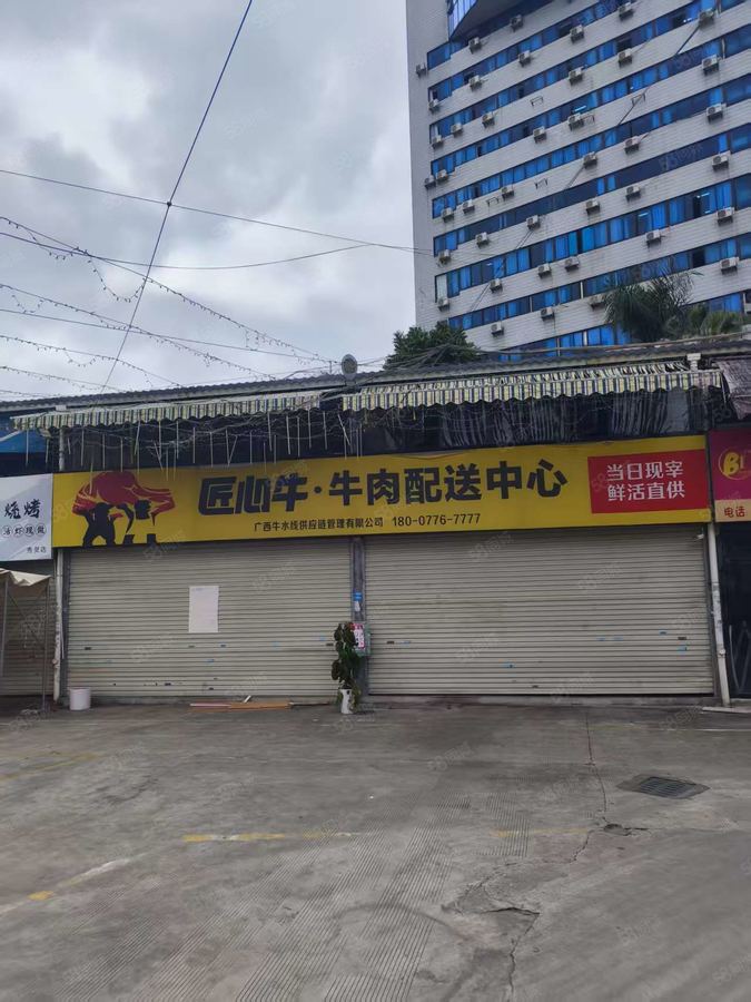 西乡塘区明秀路商铺 西大商圈明秀路滨都美食广场两层168平方商铺直租 实景图