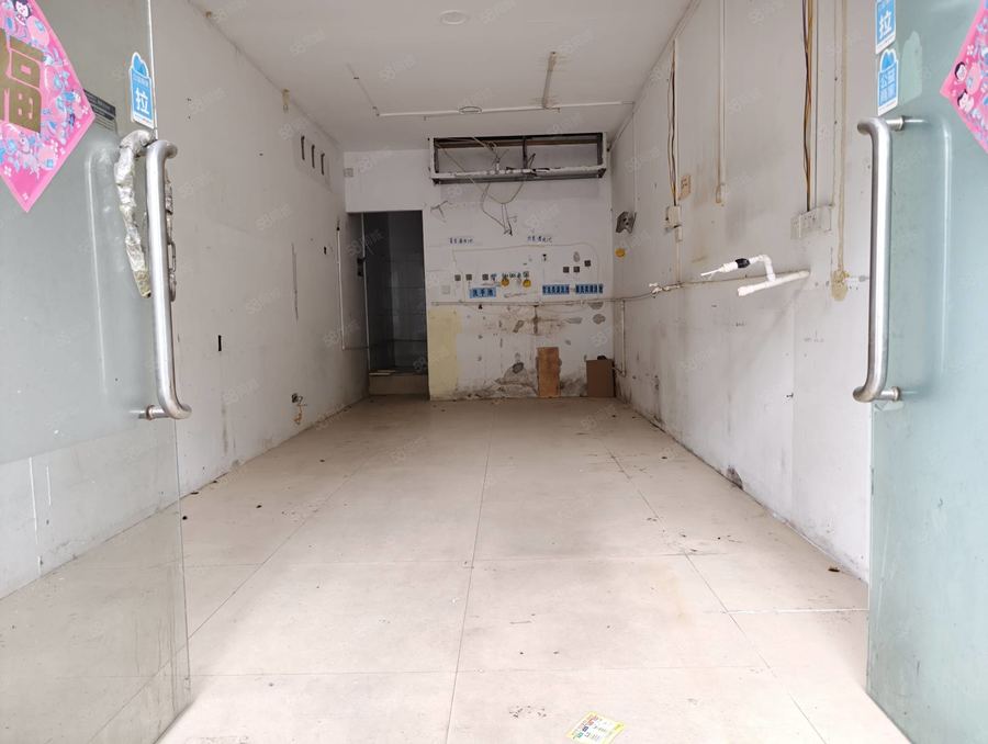 青秀区商铺 富人区商业 35平方商铺出租 可做线上美团外卖 方便停车 实景图