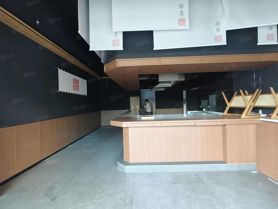 青秀区东盟商务商铺 东盟商务区 临街商铺出租 合适咖啡 美容美甲 花店 停车方便 实景图