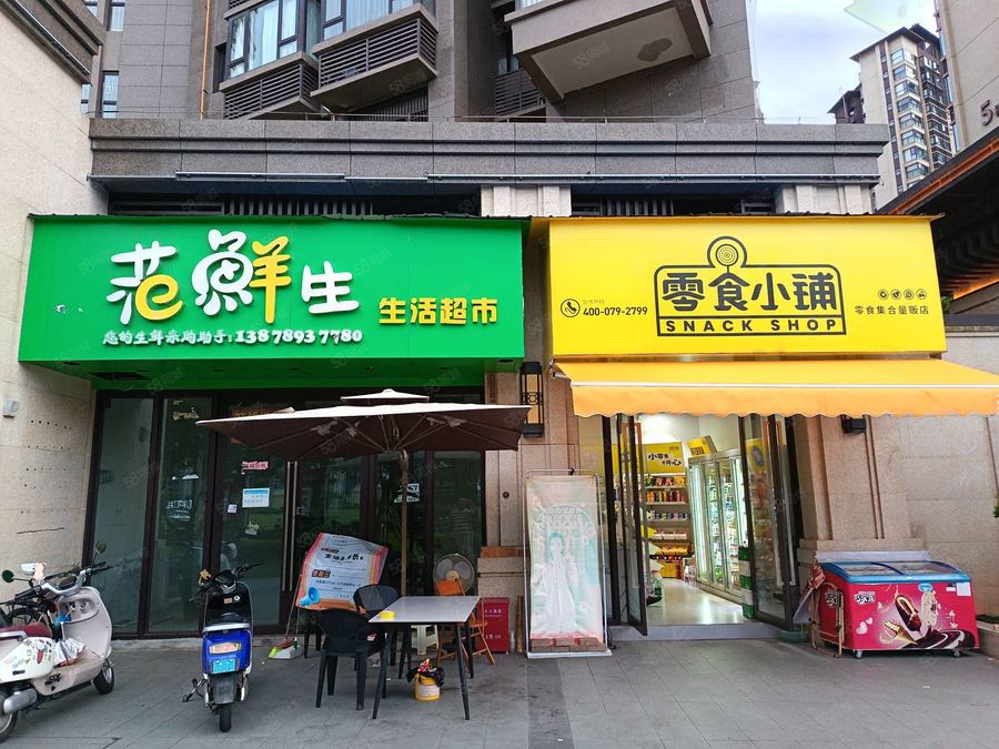 青秀区仙葫商铺 青秀凤岭南小区大门出入口头铺有外摆 实景图