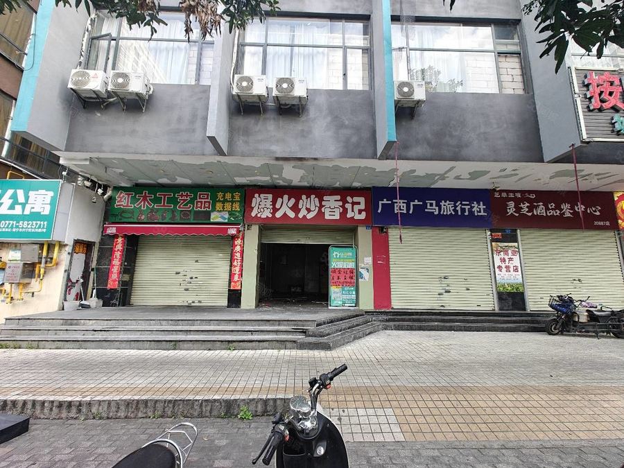 青秀区商铺 火车站无转让费 50平临街旺铺 地铁口旁 朝阳市中心商圈 实景图