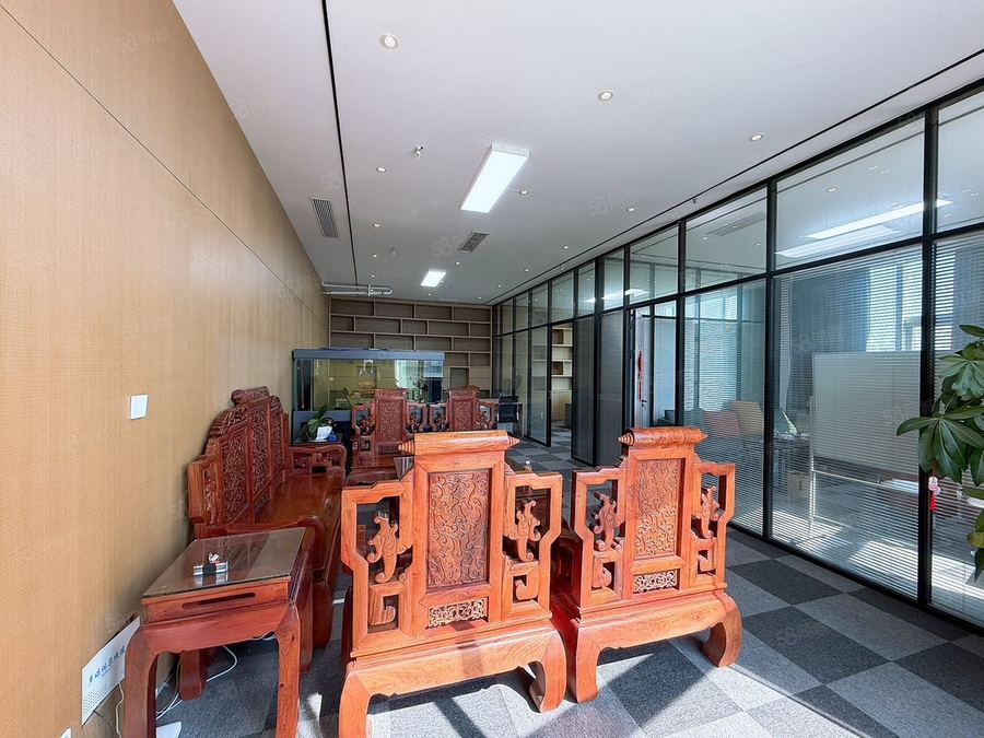青秀区凤岭北写字楼 仅租35块，德利140平办公室配齐家具出租，物业费4块5 实景图