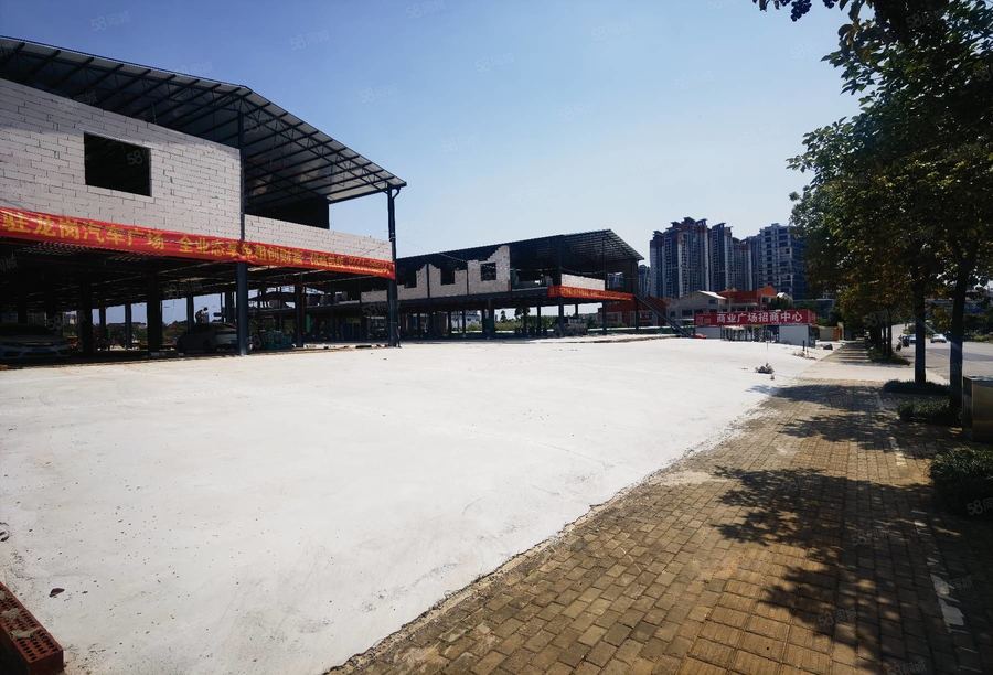 青秀区商铺 龙岗商业广场 餐饮休闲娱乐 建材汽车 不限业态半年免租期 实景图