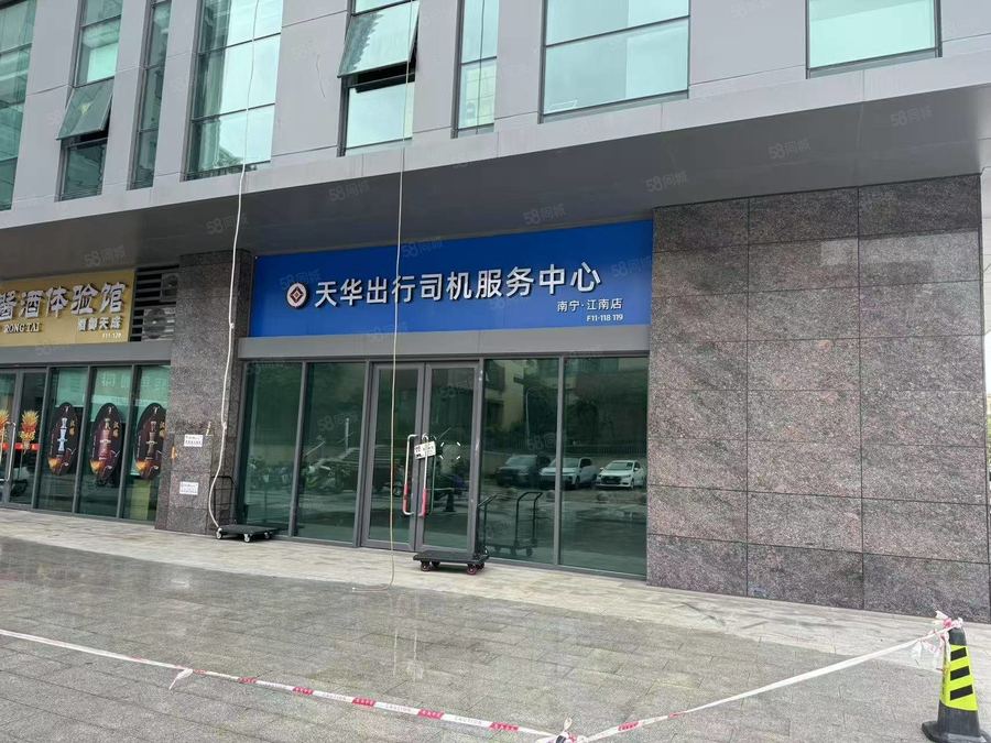 江南区星光大道商铺 228平带装修带卫生间,停车方便,无转让费,可做办公展厅培训 实景图