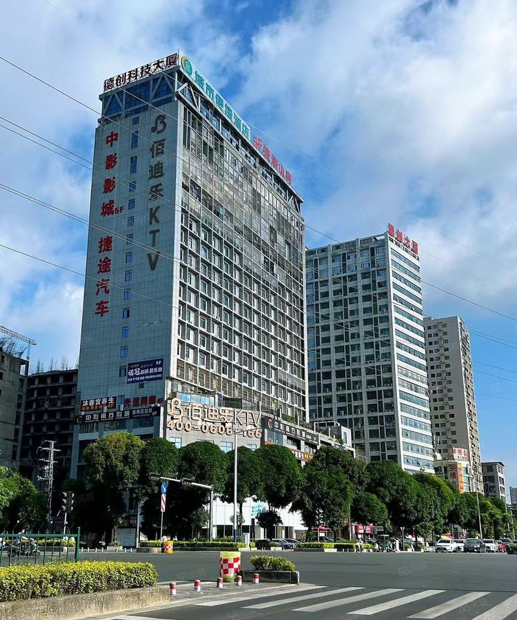 青秀区商铺 德创大厦700平场地出租,汽车维修.带设备空调 实景图