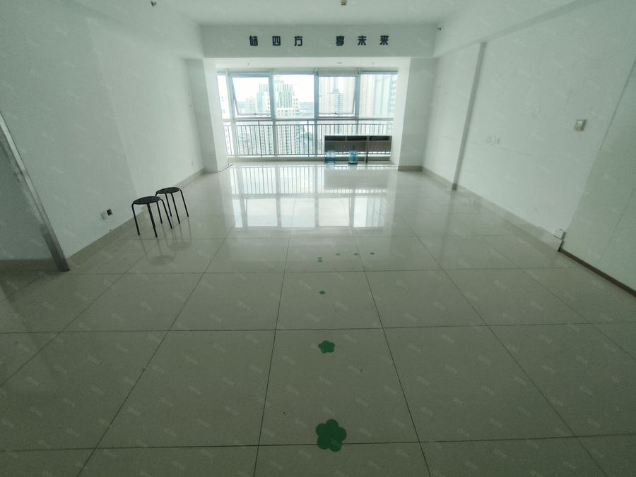 兴宁区民族广场写字楼 朝阳商圈地铁口办公室 230平精装修一线江景 价格优惠中! 实景图