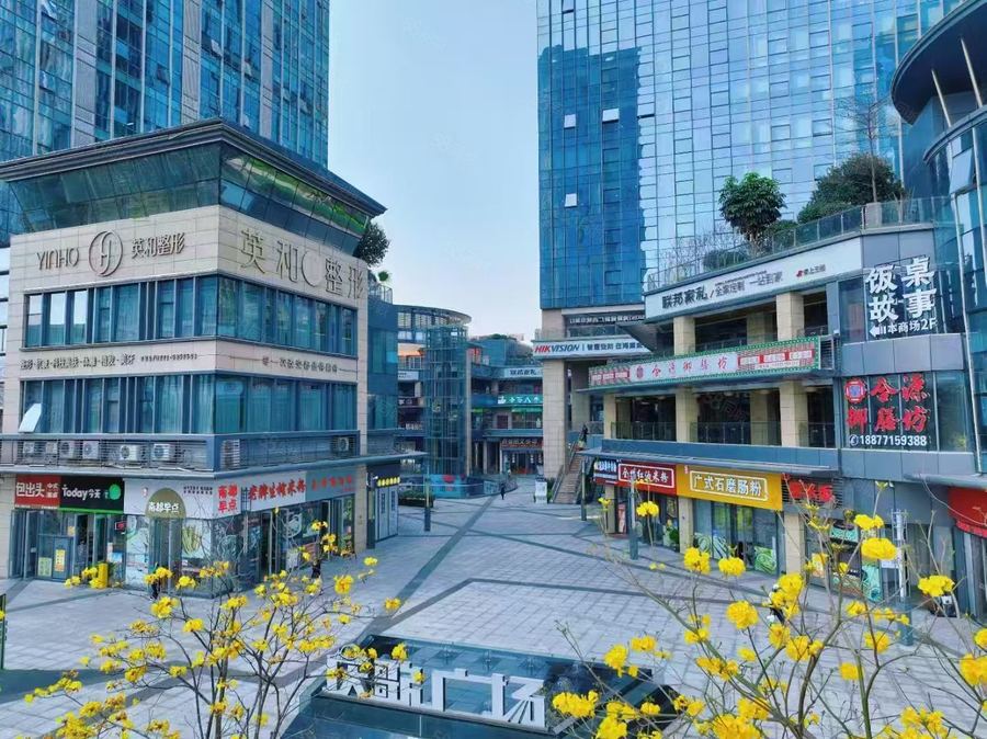 良庆区商铺 五象路桥集团总部大厦临街三楼800平米旺铺,原做家具展厅 实景图