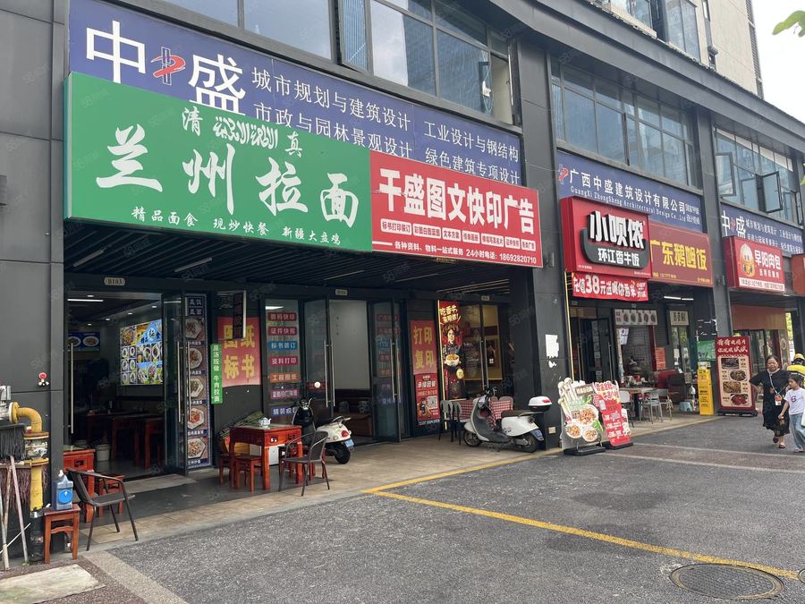 良庆区良庆镇商铺 五象总部基地小区出入口第二间周边写字楼围绕 实景图