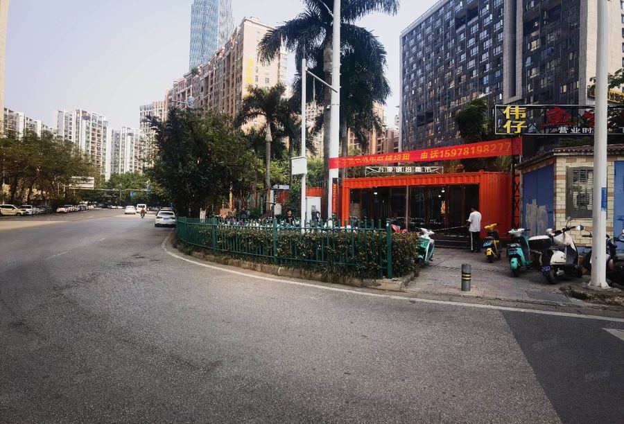 青秀区商铺 万象城十字路口旺铺直租 黄金地段 客流稳定，适合各类经营 实景图