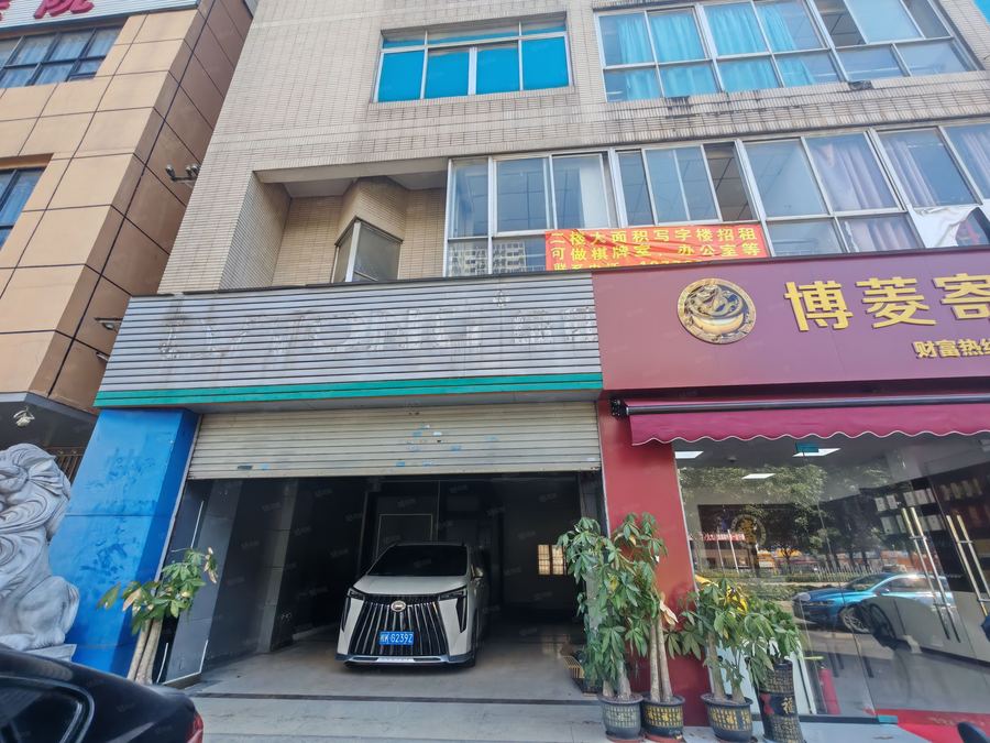 西乡塘区商铺 安吉客运站旁超宽门头展示面店铺出租！ 实景图