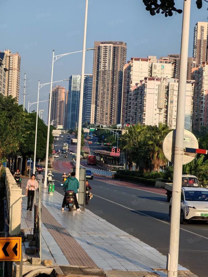 青秀区商铺 房东直租全新装修带空调富丰长堽1号可商可办公商铺出租 实景图