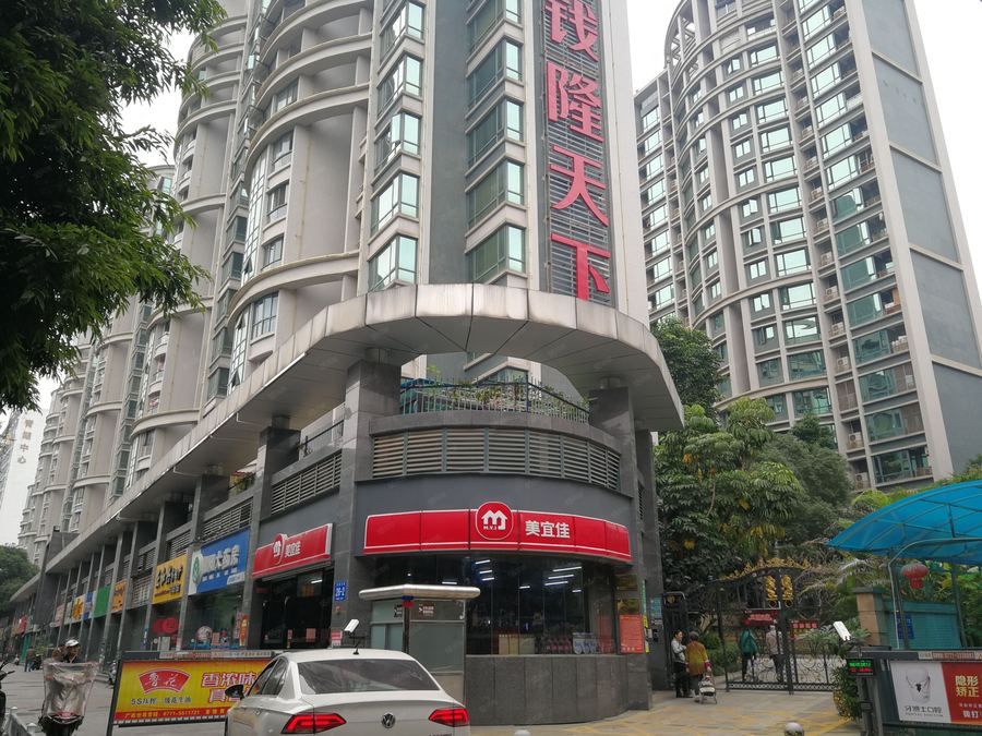 青秀区南湖广场商铺 物业直租，青秀区临街60平钱隆天下商铺出租 实景图