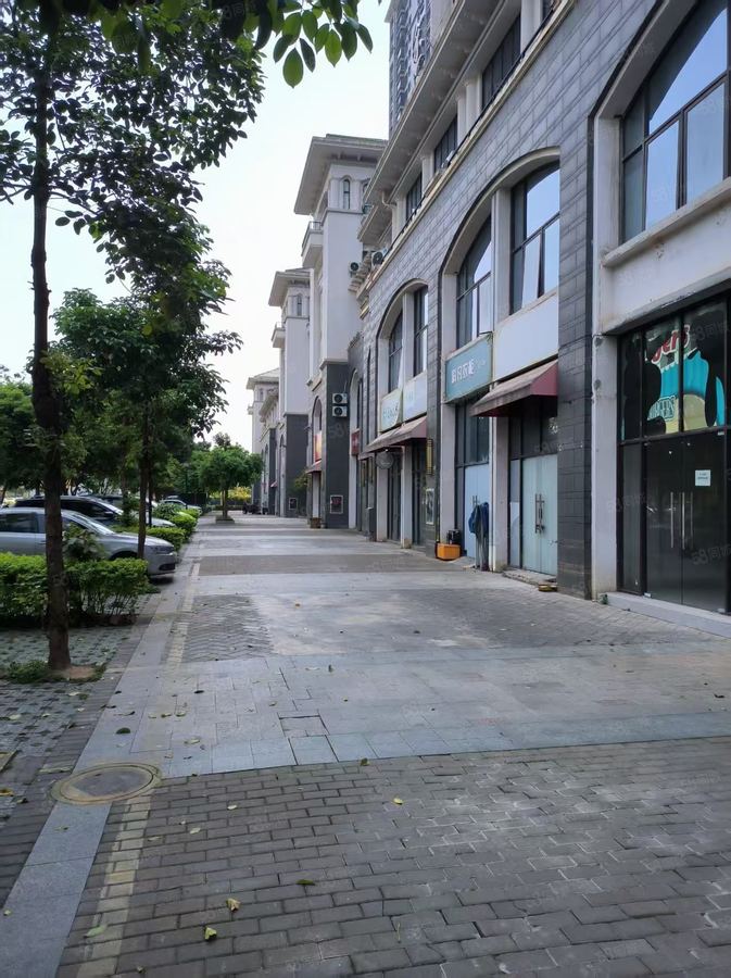 青秀区商铺 900元租 大社区临街铺面 开放商直租 价格可谈 实景图