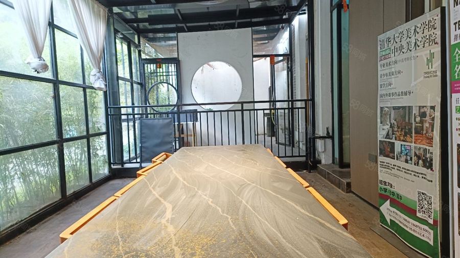 青秀区东盟商务商铺 双层使用面积 90平方商铺出租 可做办公室 小茶室 方便停车 实景图