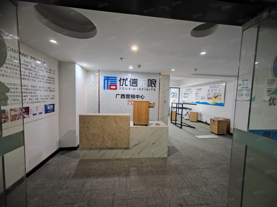 青秀区写字楼 租房找春哥,航洋国际,含物业费,精装修2加1格局可带办公用具 实景图