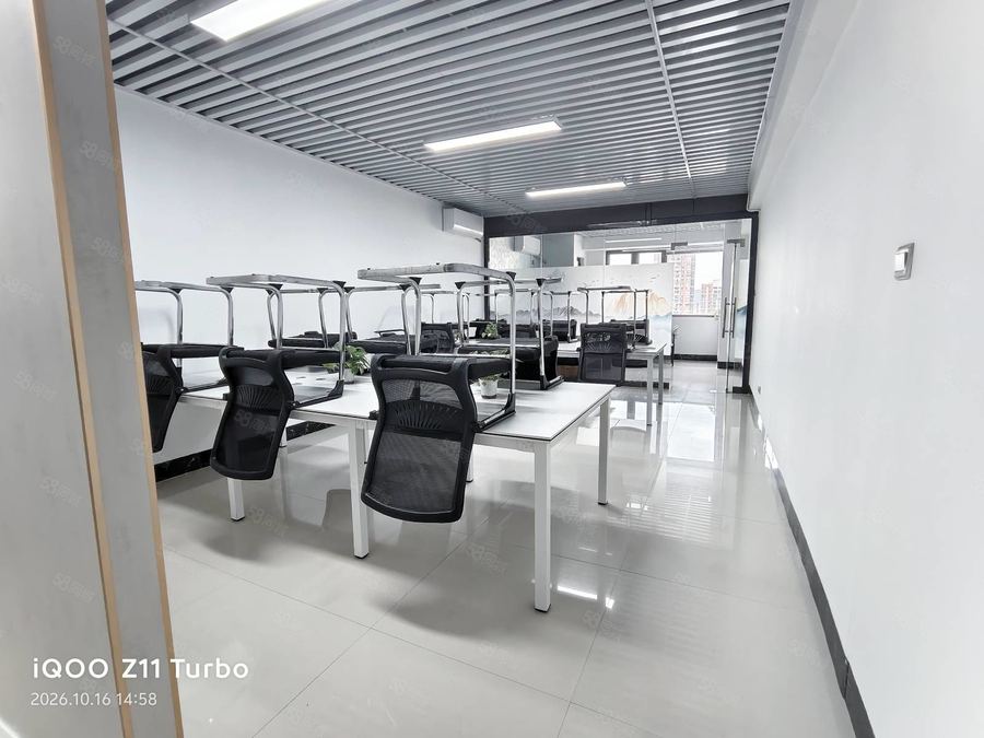 西乡塘区安吉写字楼 爆品！精装修带隔断 配套好家具 12人工位 独立老板接待室 实景图