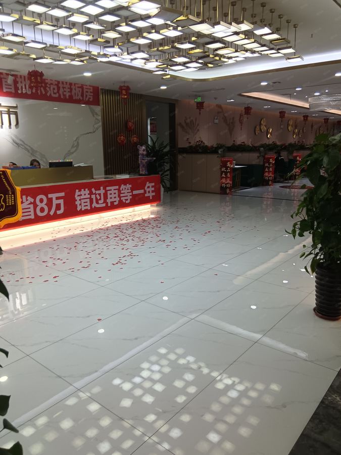 青秀区商铺 朝阳商圈 沿街大厦写字楼商铺出租 随时看房 行业不限 实景图