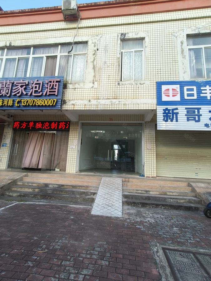 青秀区商铺 枫丹丽舍小区门口住宅底商已装玻璃门上下两层有厨房卫生间新装修 实景图