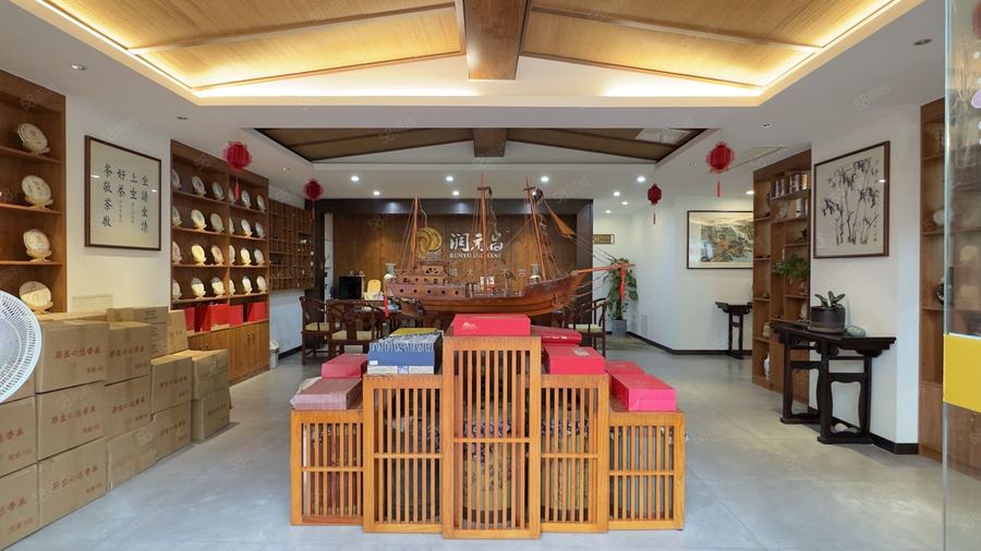 青秀区商铺 新中式茶酒庄 会所展厅 临街 一拖二 大餐厅 有停车场 实景图