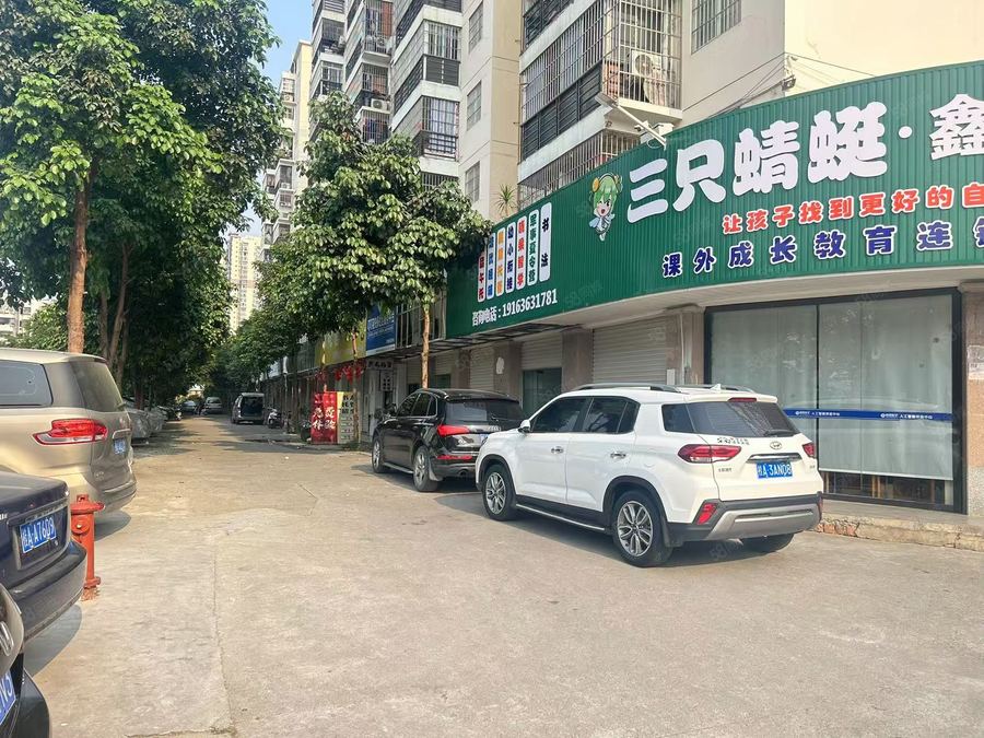 青秀区商铺 鑫利华花城 开发商直租 无中介费 33-80平 随时可看 实景图