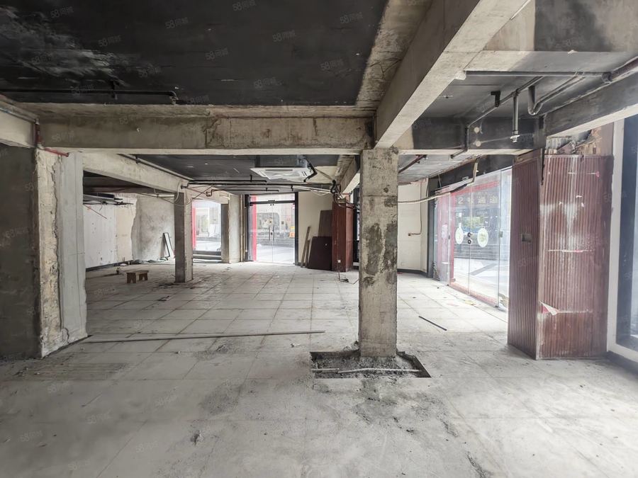 青秀区商铺 荣和公园大道 商业街商铺 可两面做门头 已做好两层 人流量大 实景图