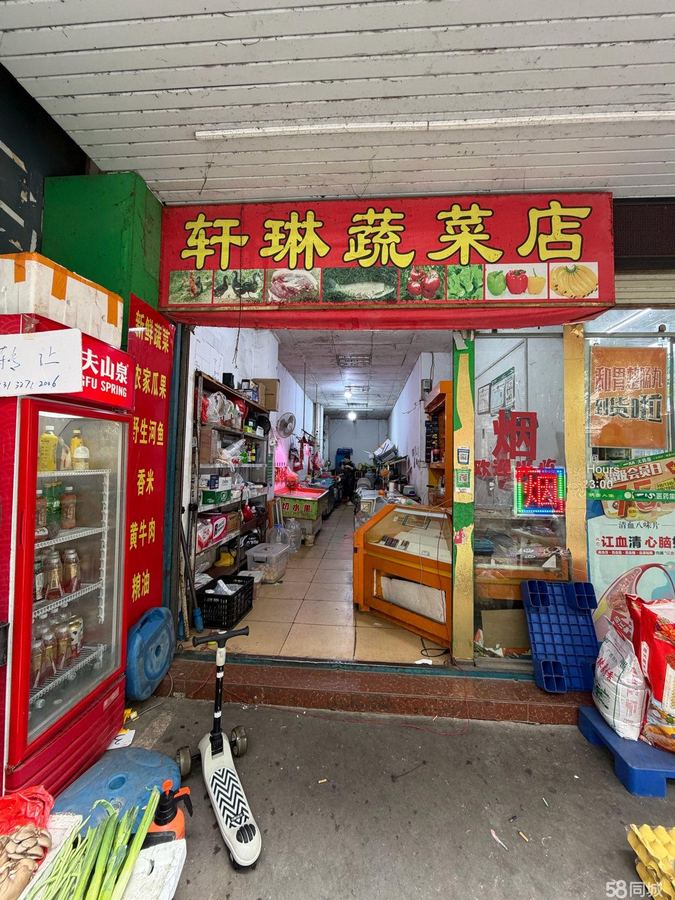 青秀区商铺 小区门口旁,临街商铺:小区底商,饮食街,小学附近。 实景图
