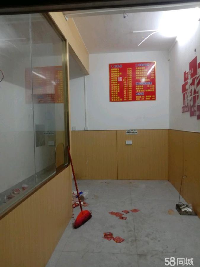 青秀区商铺 旺铺出租!民生广场旁! 实景图