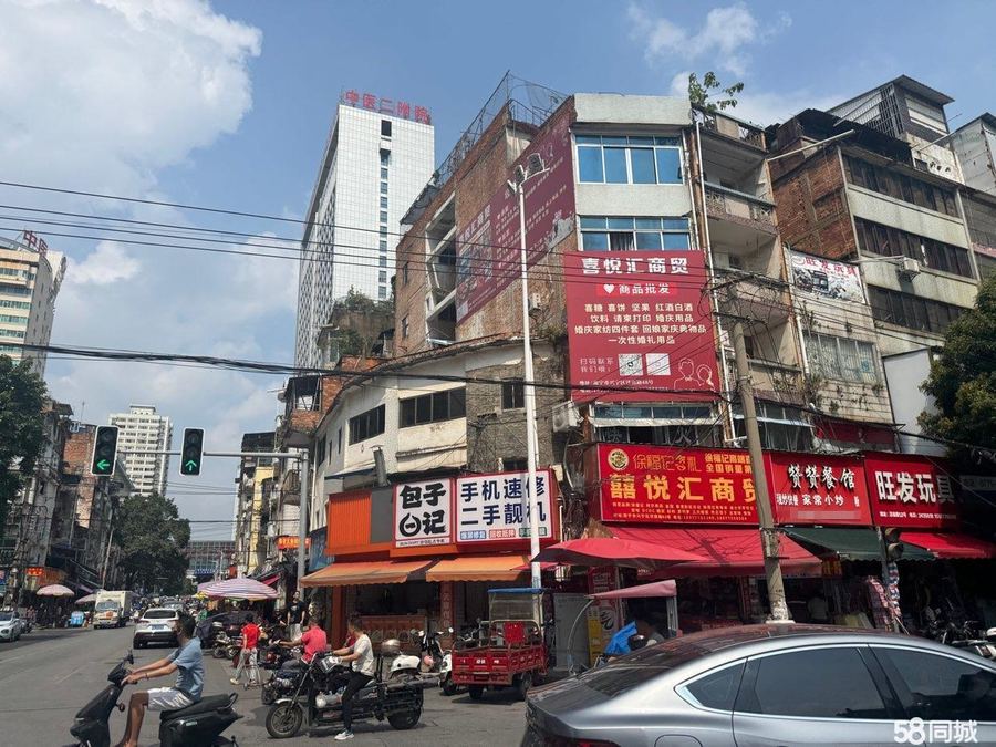青秀区商铺 南宁交易场红绿灯十字路口铺面招租转让,客群密集。 实景图