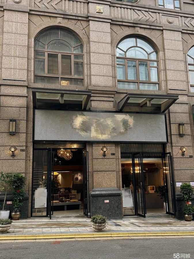 青秀区东葛路商铺 直租青秀万达公馆临街旺铺/上下二层/可整租/可分租 实景图