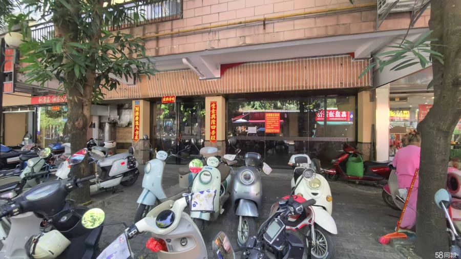 青秀区商铺 社区底商,临街商铺,南宁人民公园东南门口,人流量大,但无烟道 实景图