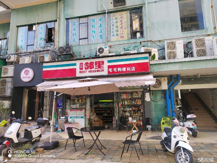 青秀区商铺 带烟证便利店,顾客稳定,包含所有货物设备和散烟整体转让。 实景图