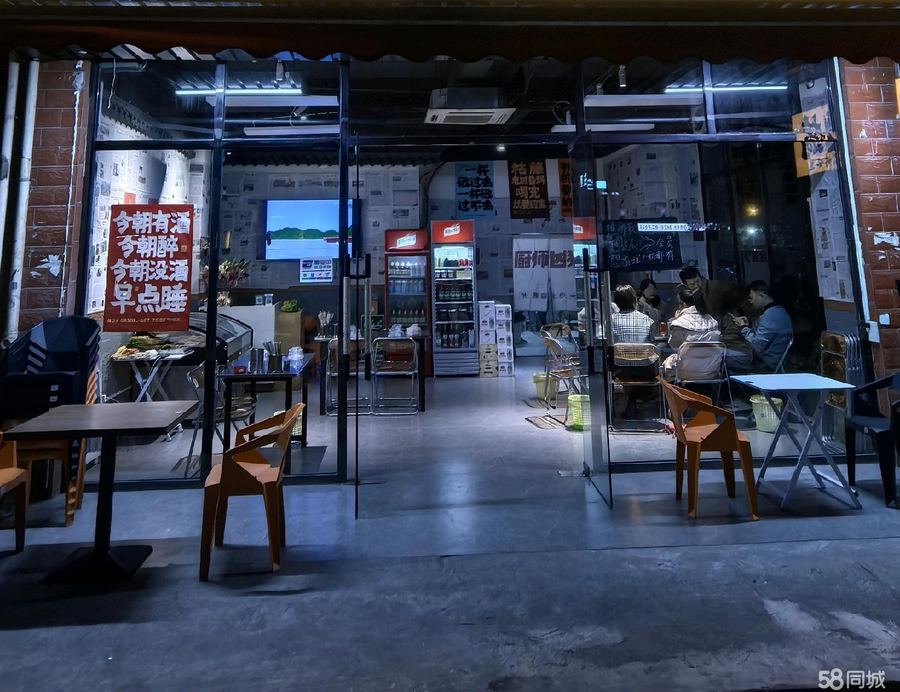 青秀区商铺 开泰路东一里70平临街餐饮旺铺出租 实景图